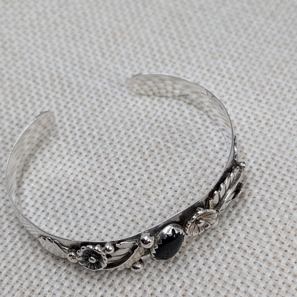 Vintage Sterling Silver Cuff Bracelet Black Onyx Florida Keys Small Wrist - Picture 4 of 15